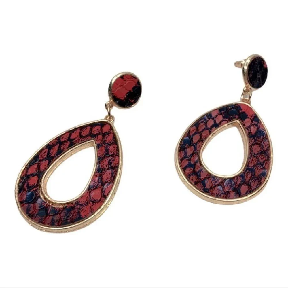 STAMKI gold tone